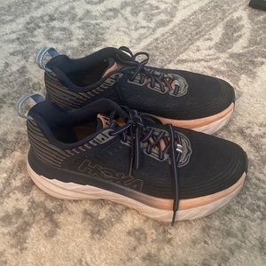 Hoka Women’s Bondi 6 size 7.5 great condition!!